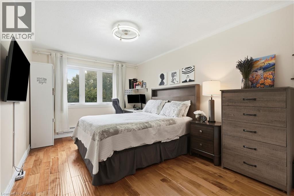 11 Wakefield Lane, Waterdown, ON