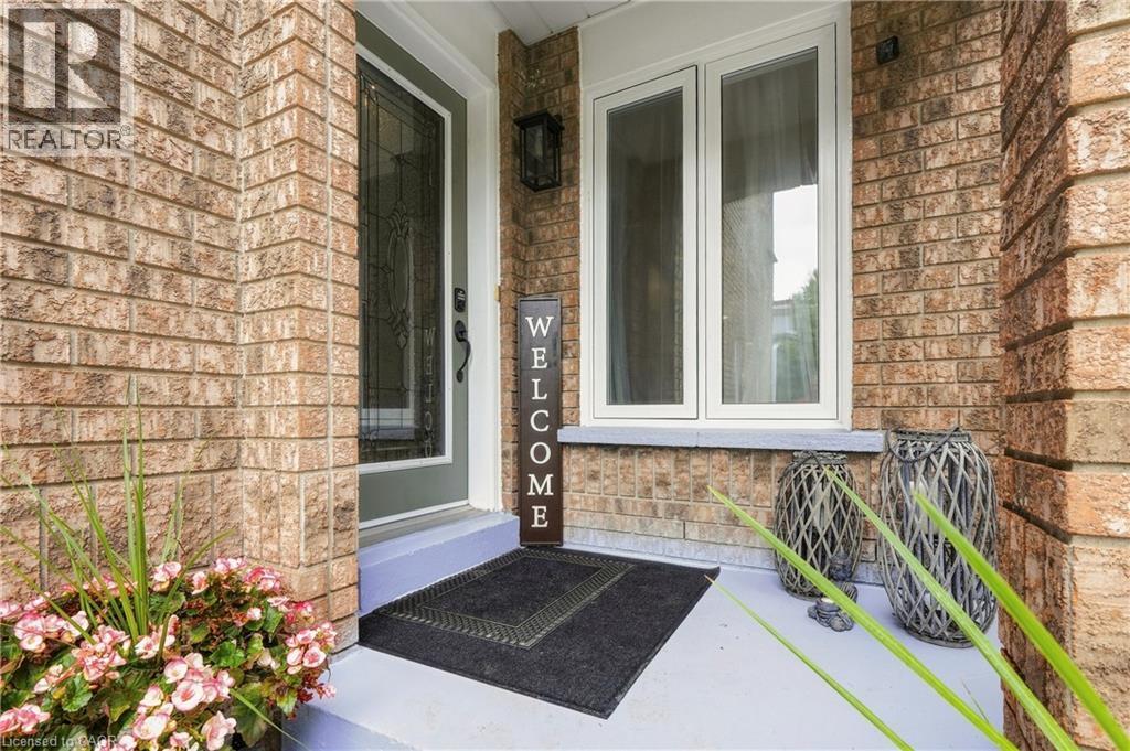 11 Wakefield Lane, Waterdown, ON