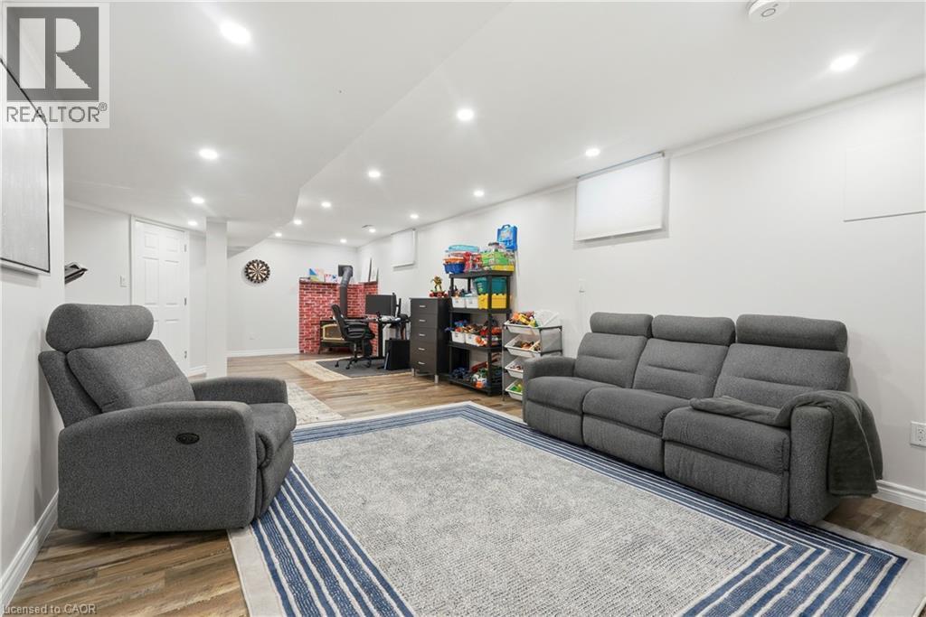11 Wakefield Lane, Waterdown, ON