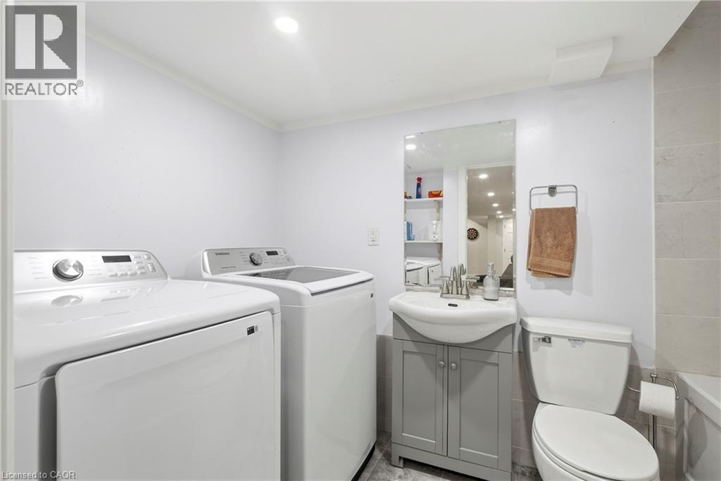 11 Wakefield Lane, Waterdown, ON
