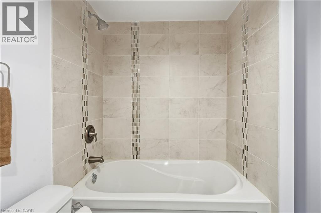 11 Wakefield Lane, Waterdown, ON