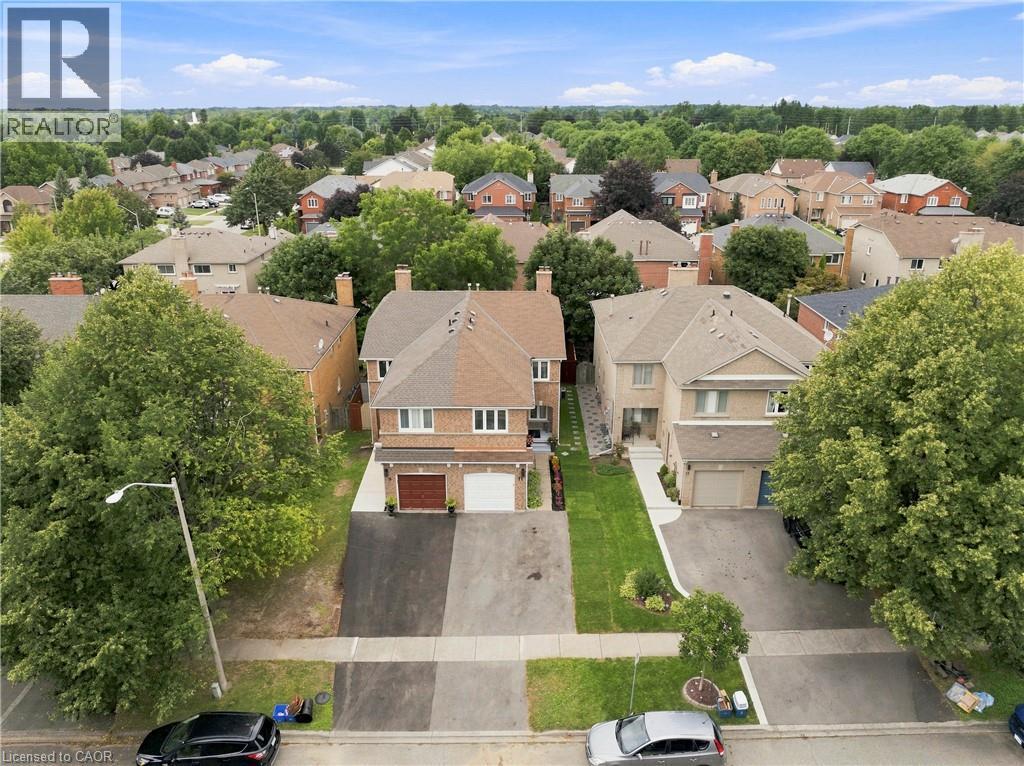11 Wakefield Lane, Waterdown, ON