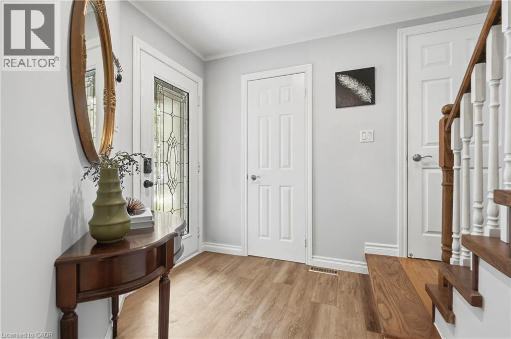 11 Wakefield Lane, Waterdown, ON