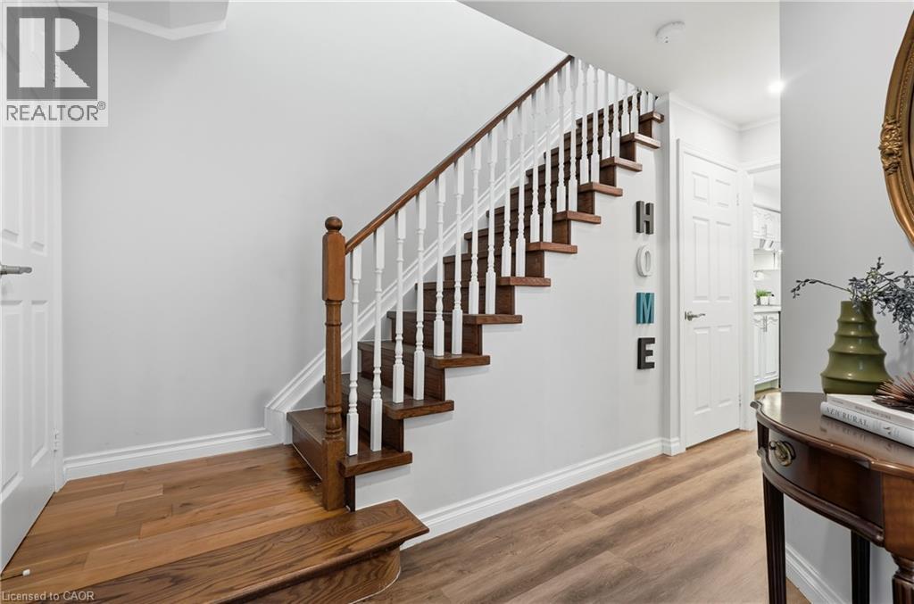 11 Wakefield Lane, Waterdown, ON