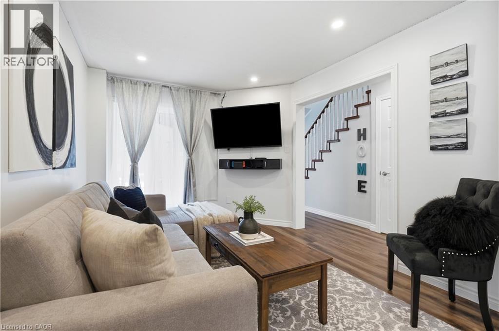 11 Wakefield Lane, Waterdown, ON