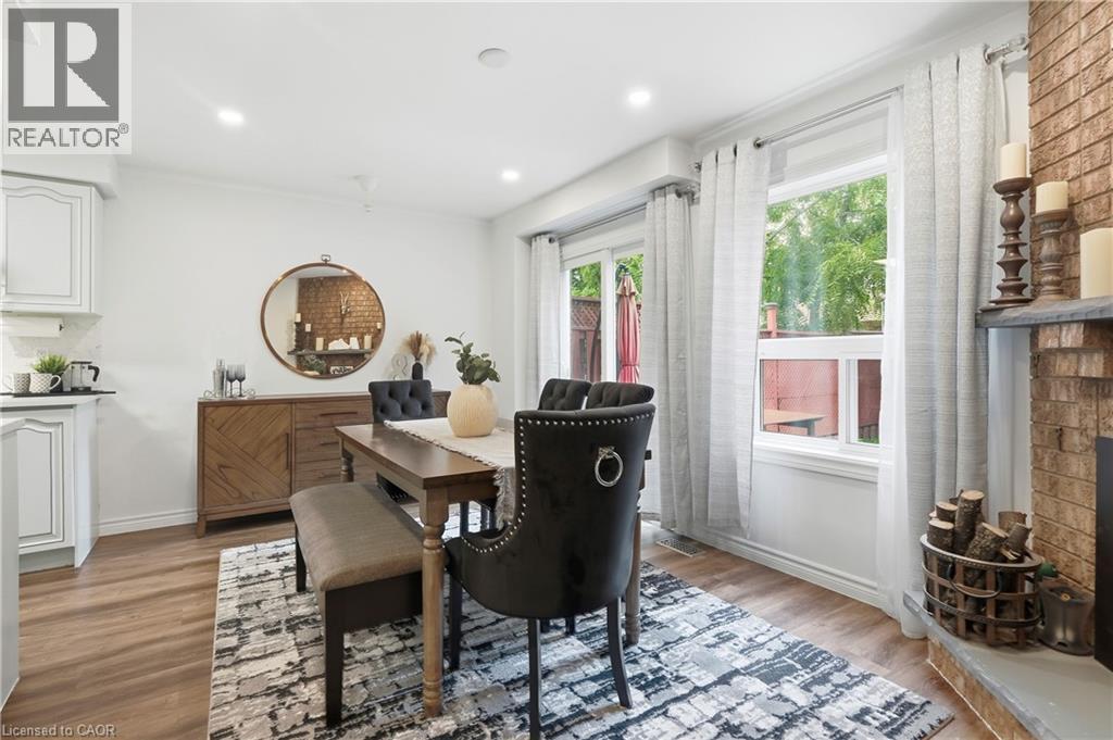 11 Wakefield Lane, Waterdown, ON