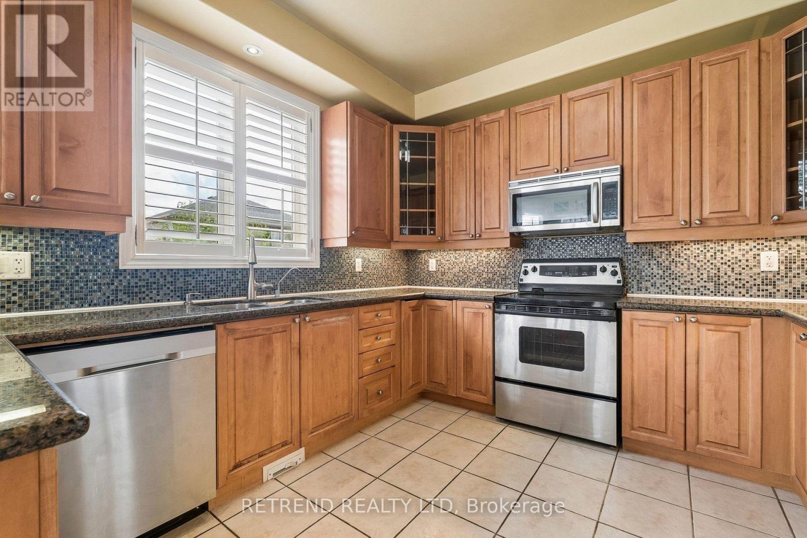 36 Sandringham Drive, Barrie, ON