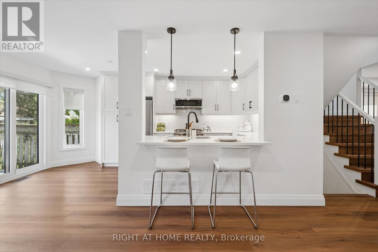 2294 Seton Crescent, Burlington, ON