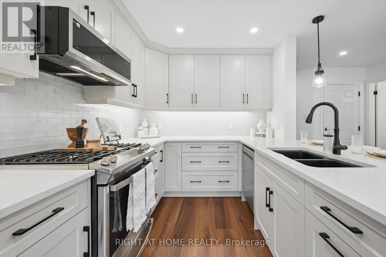 2294 Seton Crescent, Burlington, ON