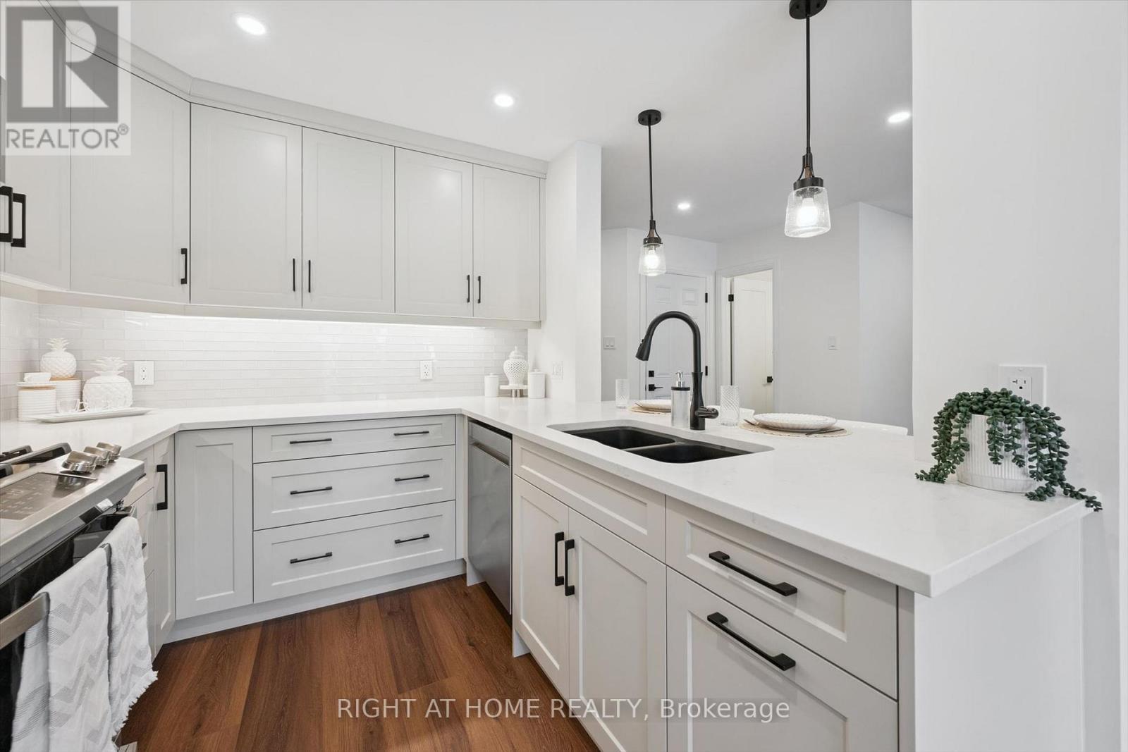2294 Seton Crescent, Burlington, ON