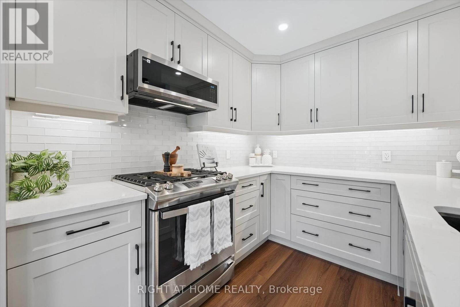 2294 Seton Crescent, Burlington, ON