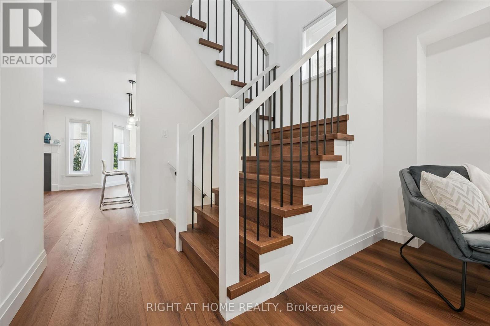 2294 Seton Crescent, Burlington, ON
