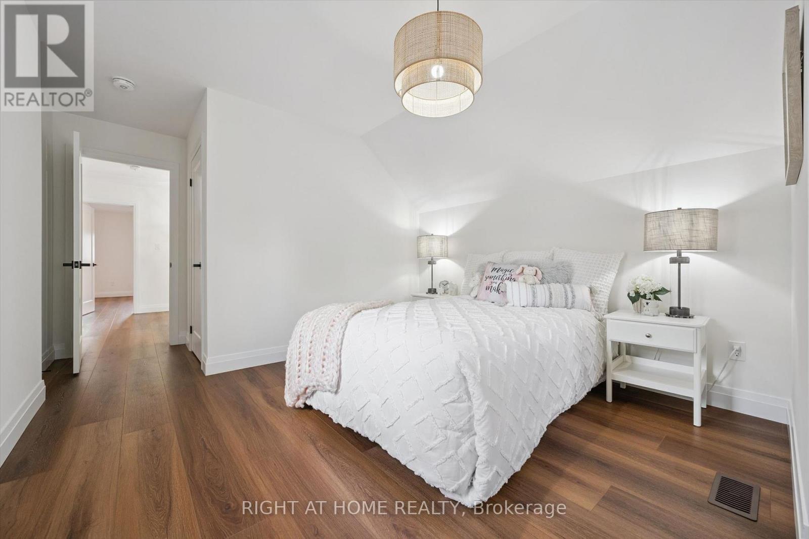 2294 Seton Crescent, Burlington, ON
