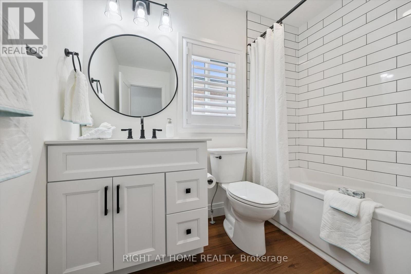 2294 Seton Crescent, Burlington, ON