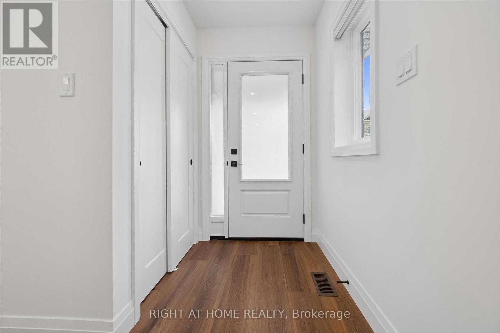 2294 Seton Crescent, Burlington, ON
