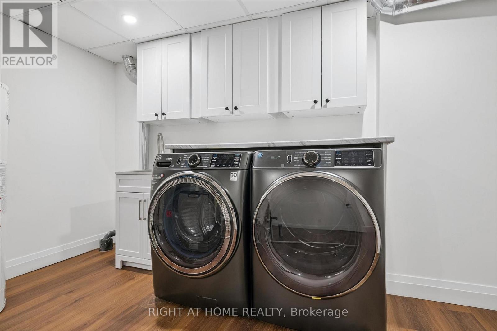 2294 Seton Crescent, Burlington, ON
