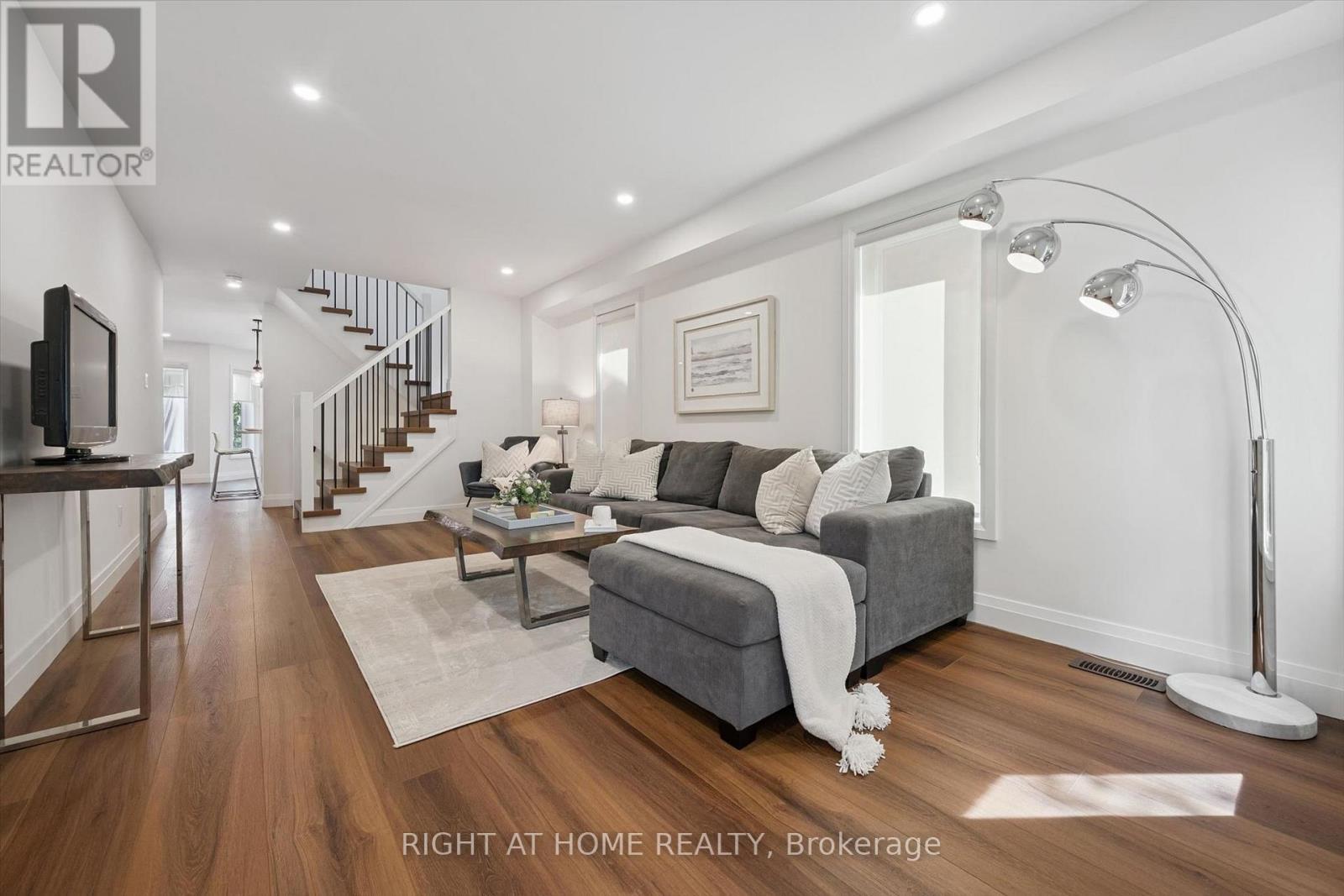 2294 Seton Crescent, Burlington, ON