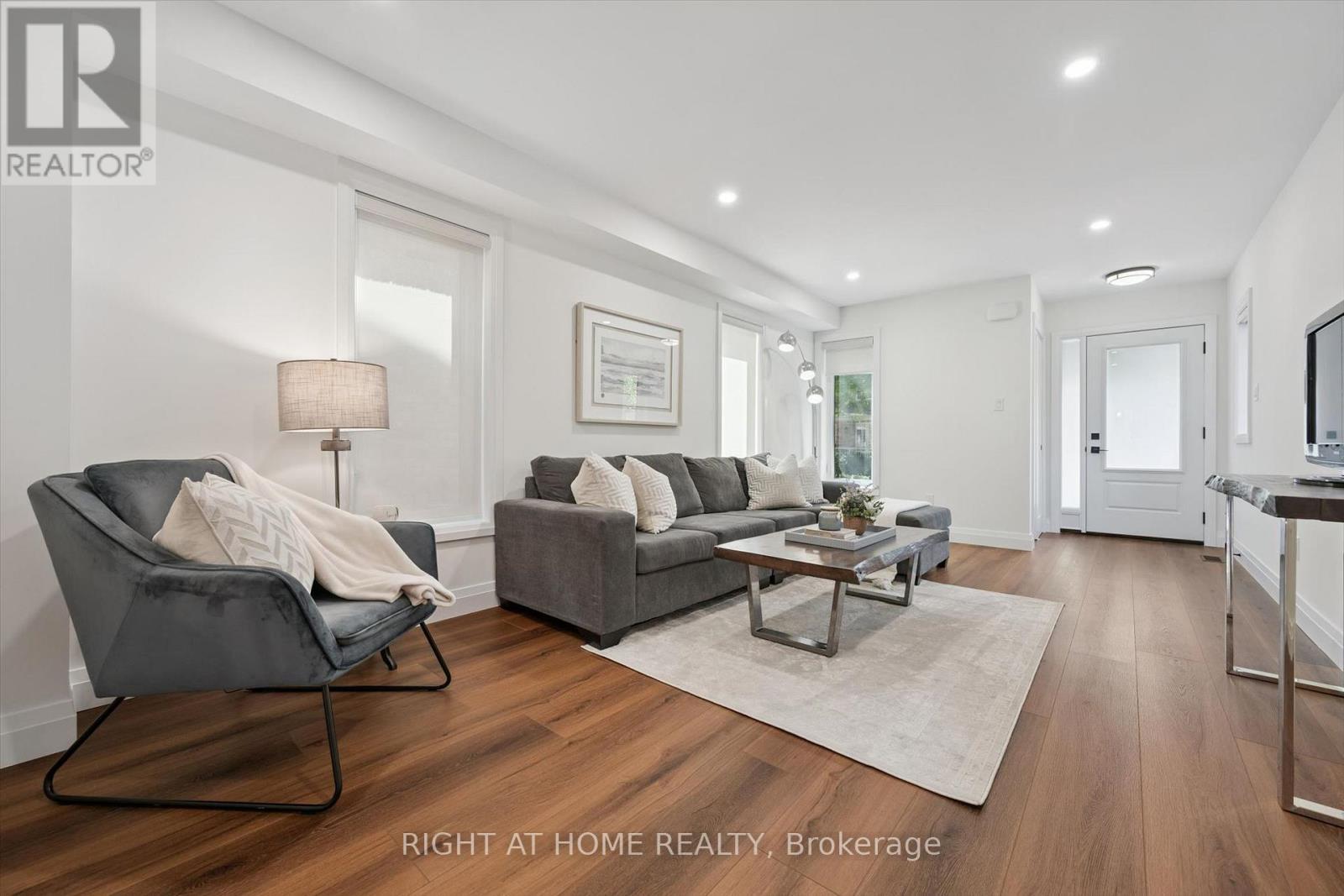 2294 Seton Crescent, Burlington, ON