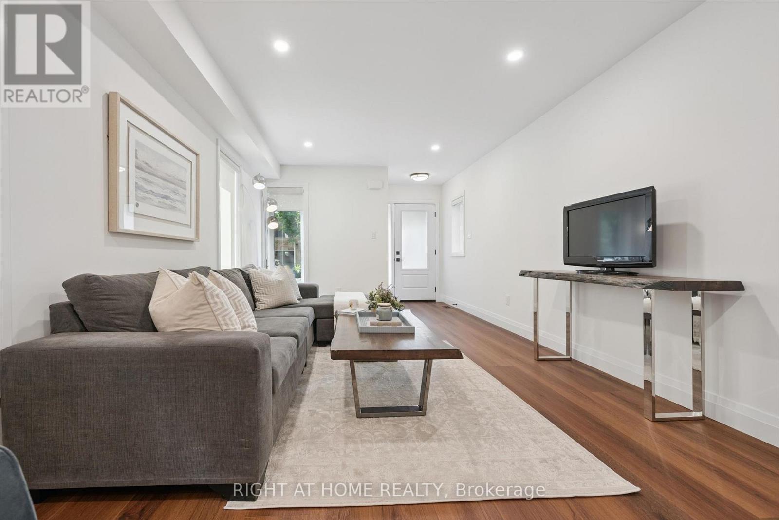 2294 Seton Crescent, Burlington, ON