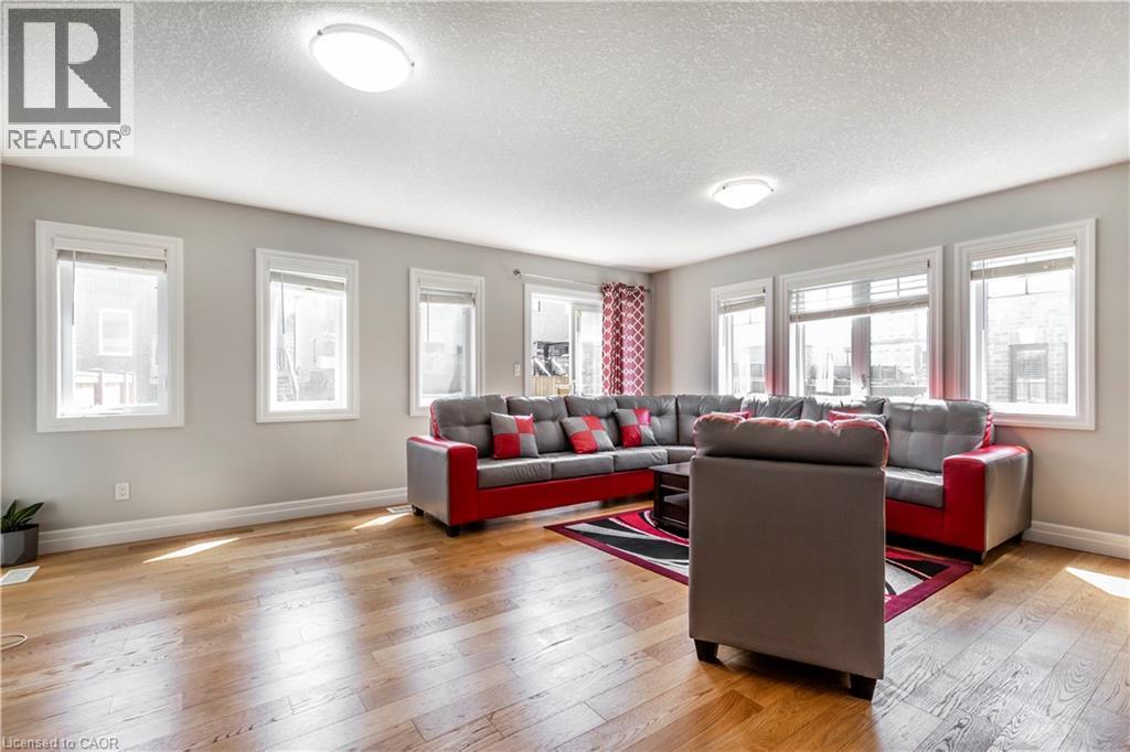 90 Hollybrook Trail, Kitchener, ON