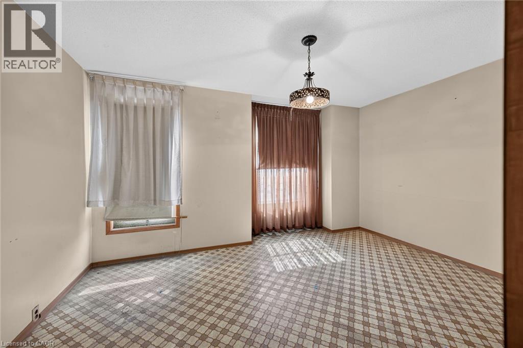 15 Kinrade Avenue, Hamilton, ON
