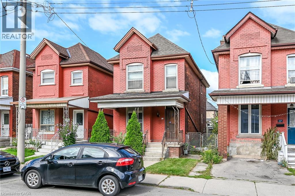 15 Kinrade Avenue, Hamilton, ON