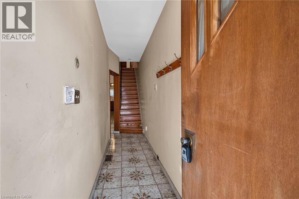 15 Kinrade Avenue, Hamilton, ON