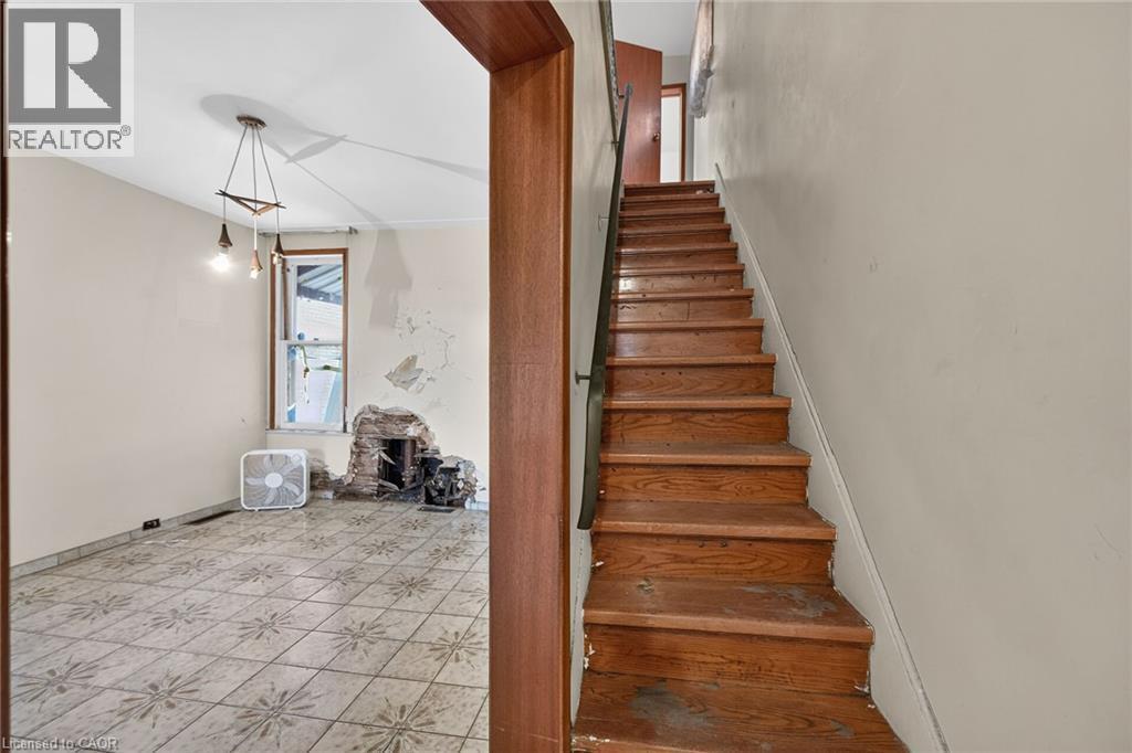 15 Kinrade Avenue, Hamilton, ON
