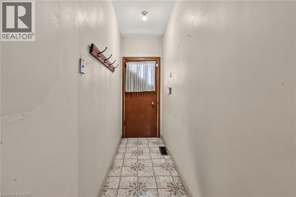 15 Kinrade Avenue, Hamilton, ON