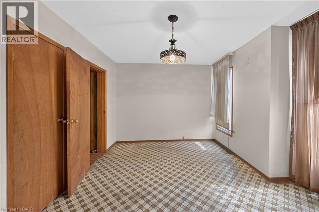 15 Kinrade Avenue, Hamilton, ON