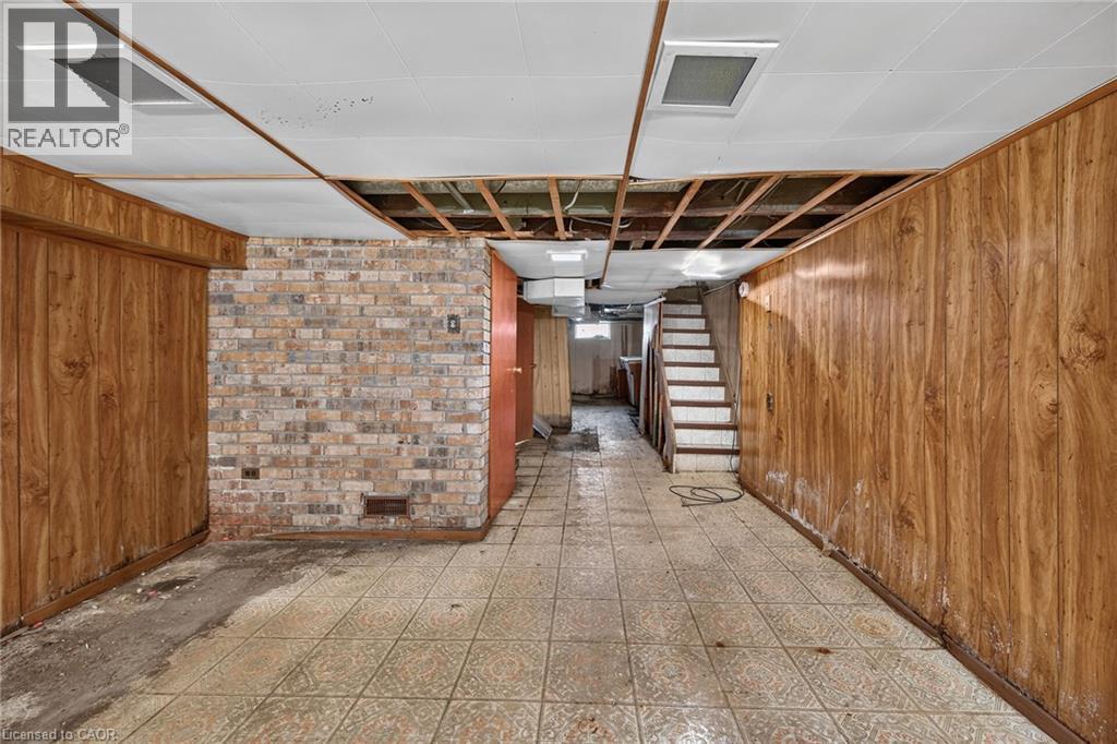 15 Kinrade Avenue, Hamilton, ON