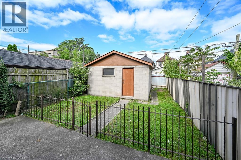 15 Kinrade Avenue, Hamilton, ON