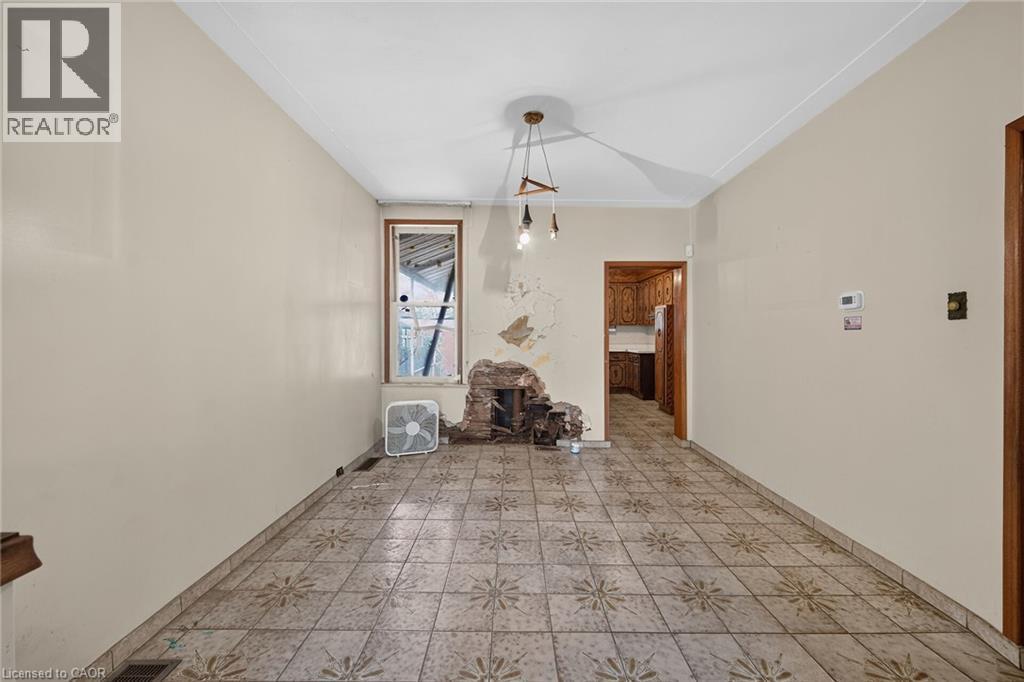 15 Kinrade Avenue, Hamilton, ON