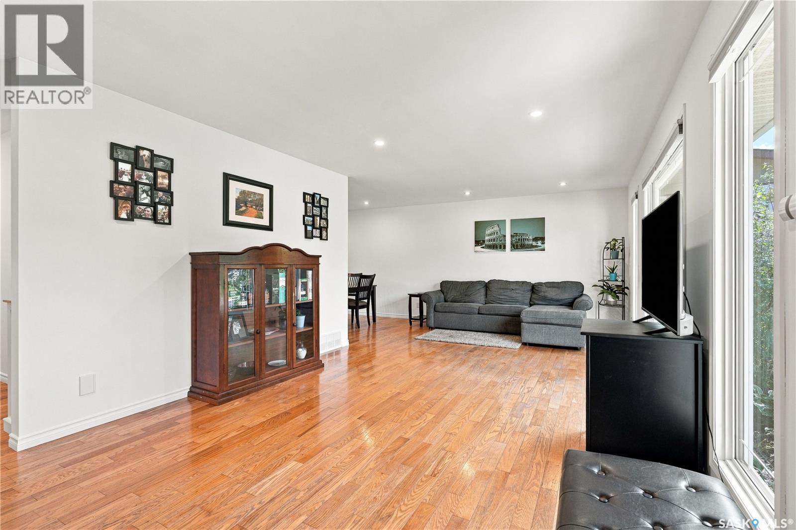 210 Frobisher Crescent, Saskatoon, SK