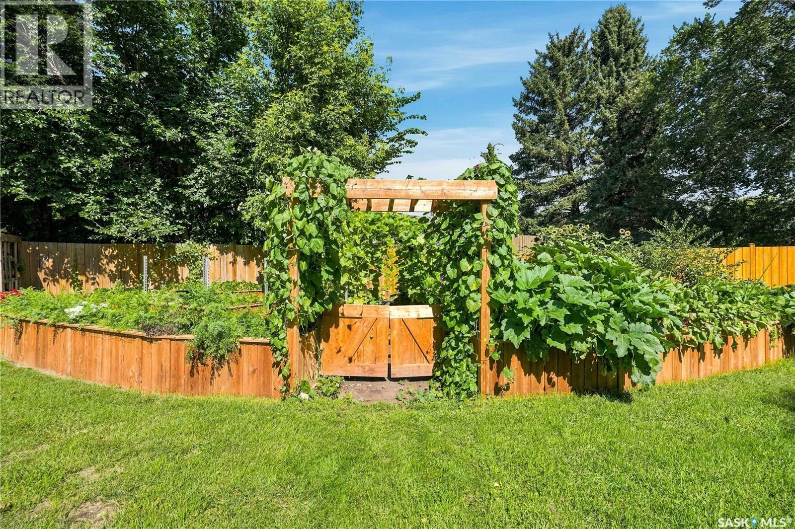 210 Frobisher Crescent, Saskatoon, SK