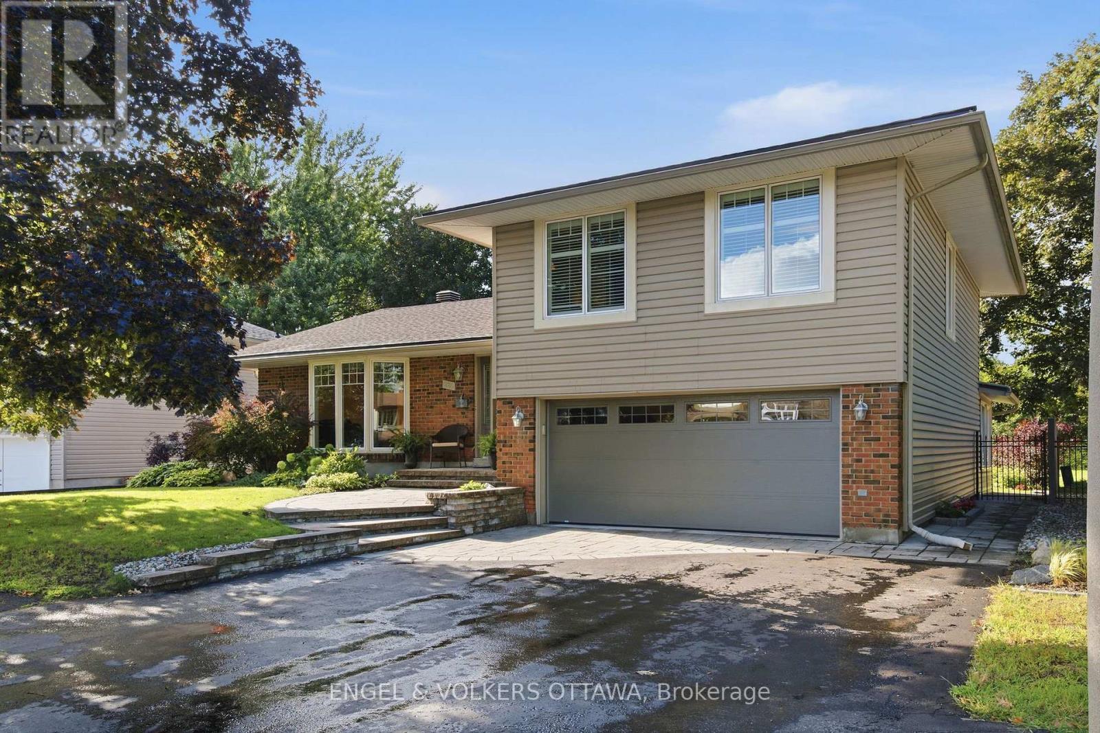 885 Plante Drive, Ottawa, ON