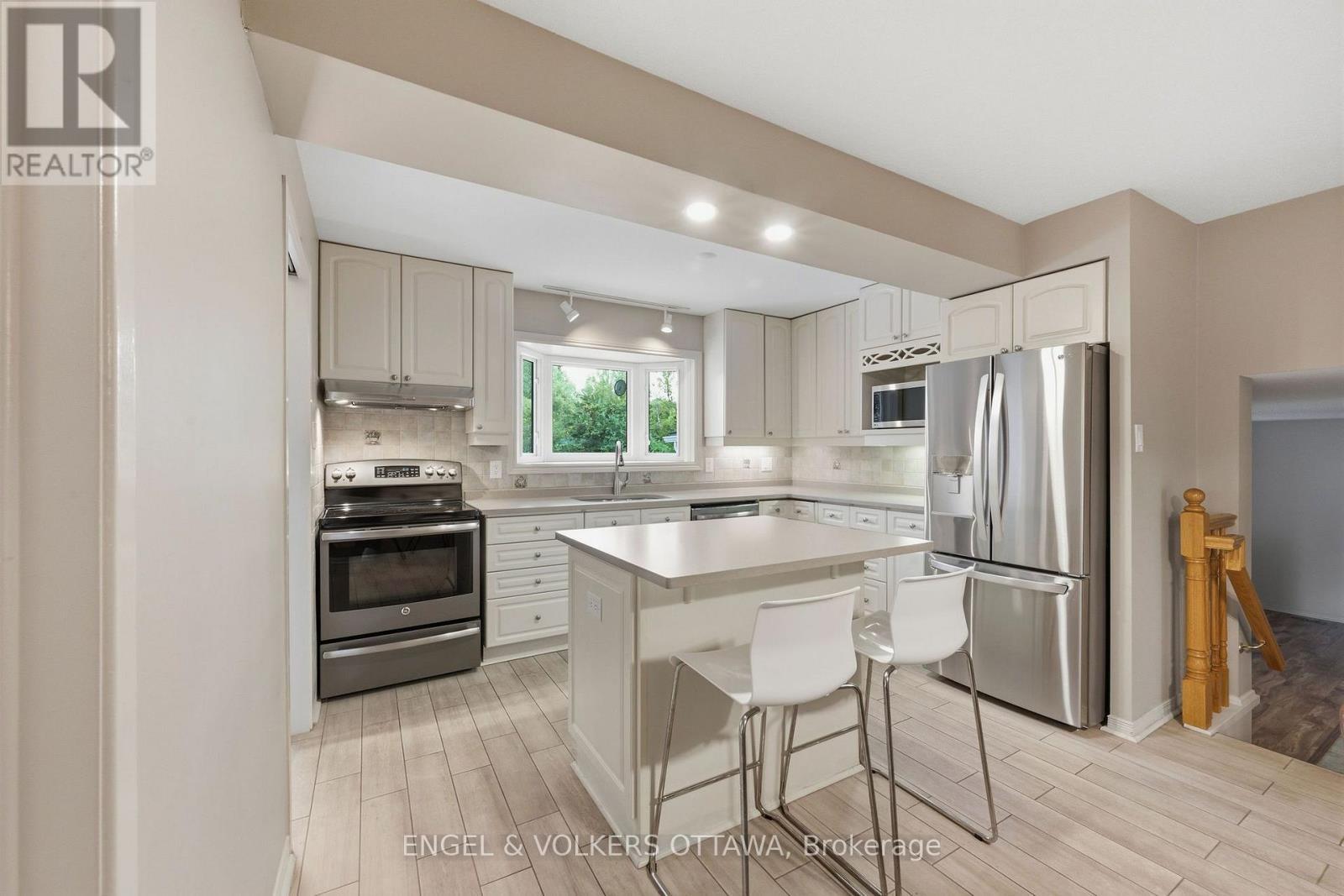 885 Plante Drive, Ottawa, ON