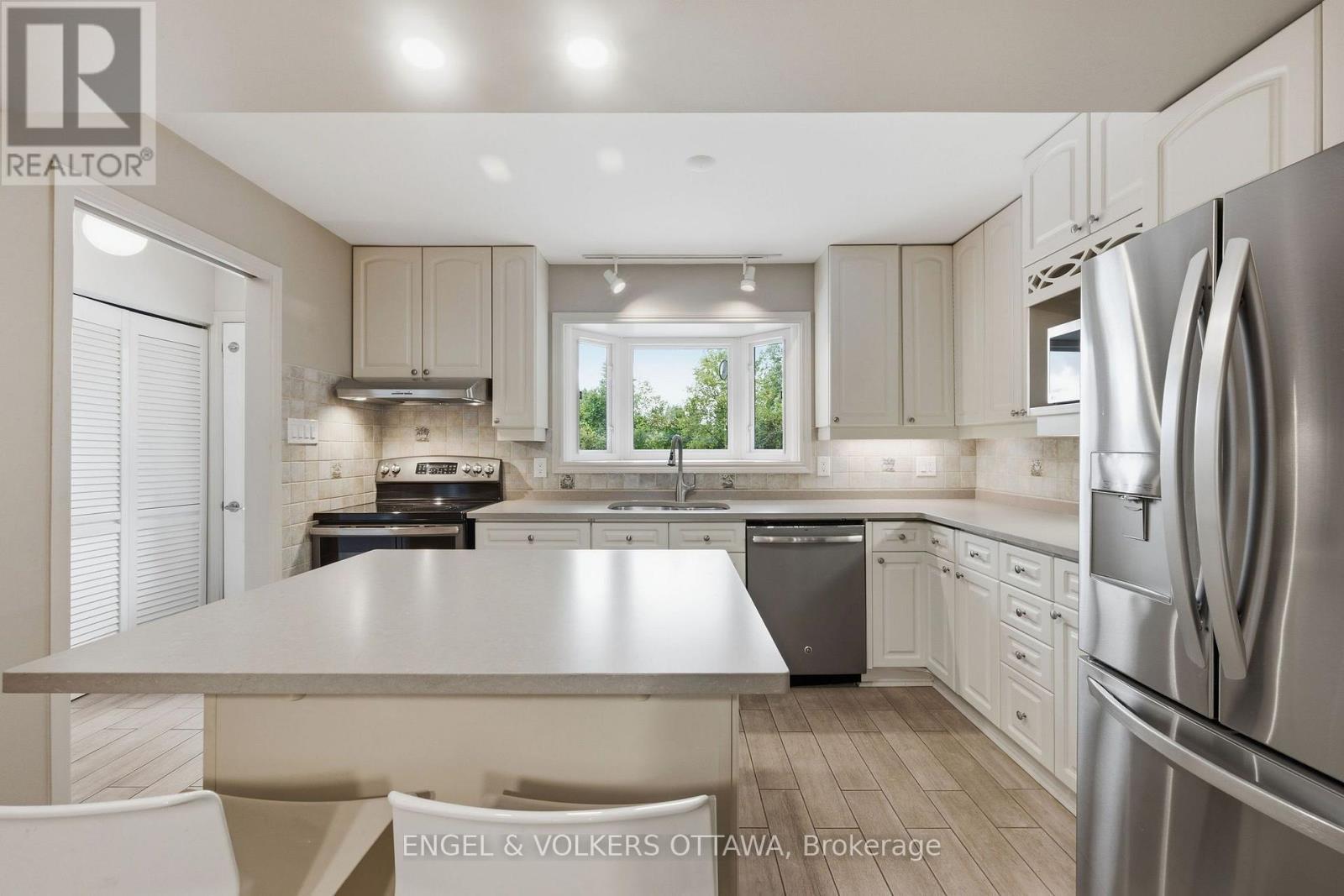 885 Plante Drive, Ottawa, ON