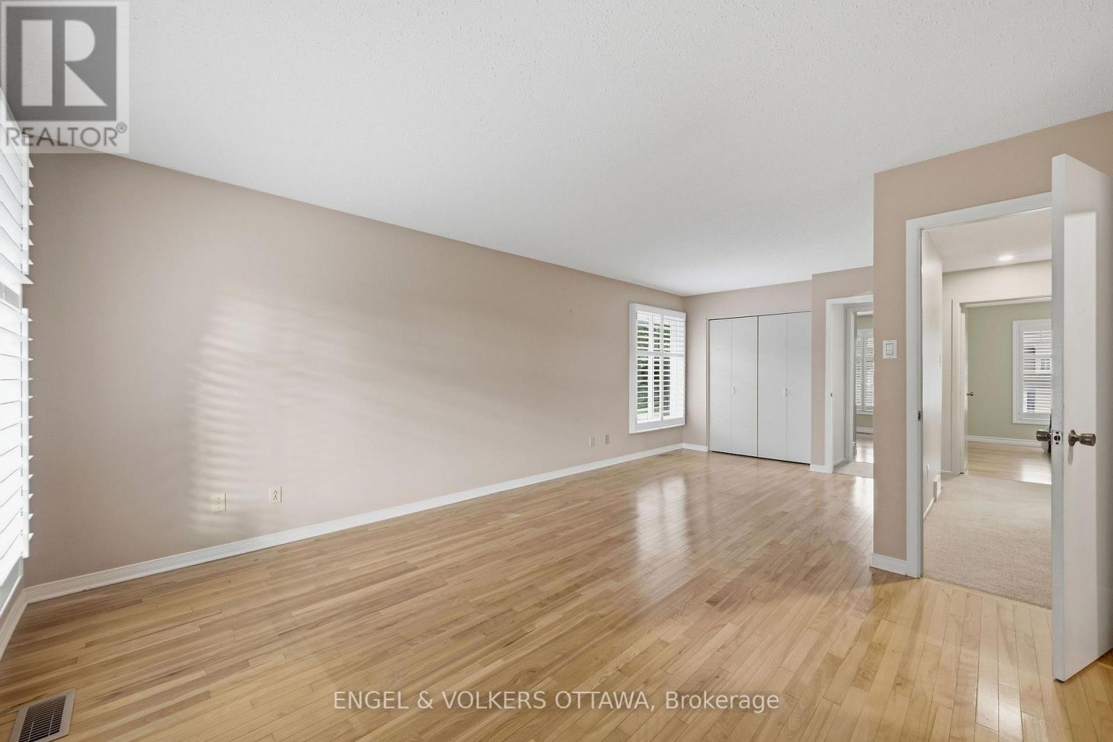 885 Plante Drive, Ottawa, ON