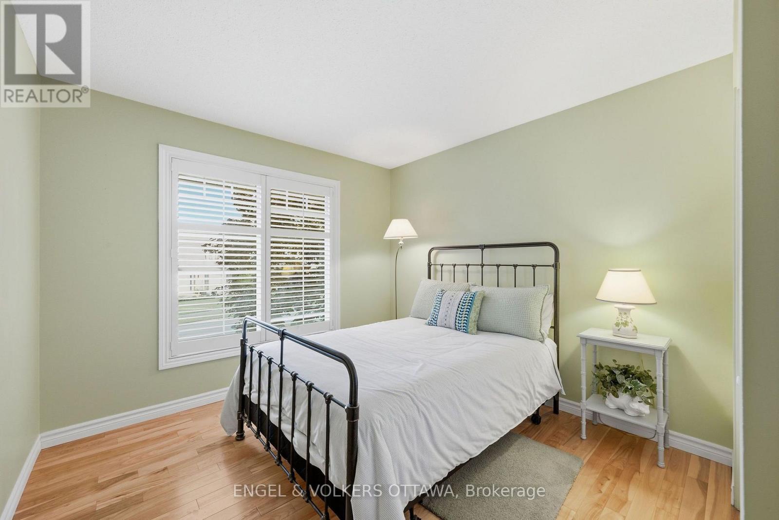 885 Plante Drive, Ottawa, ON