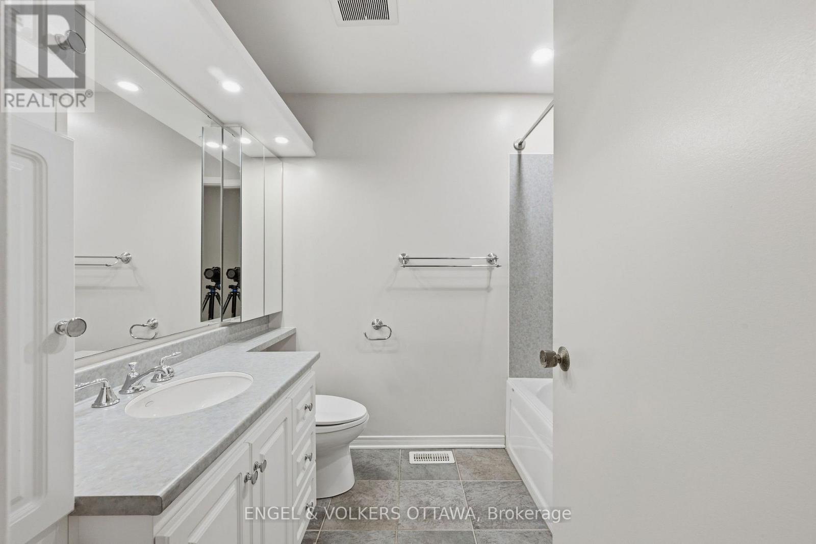 885 Plante Drive, Ottawa, ON