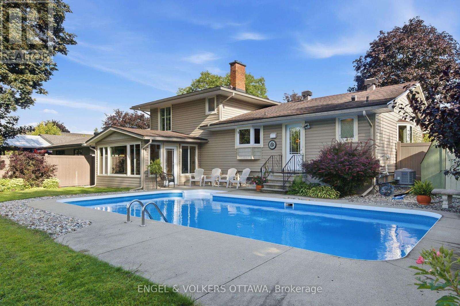 885 Plante Drive, Ottawa, ON