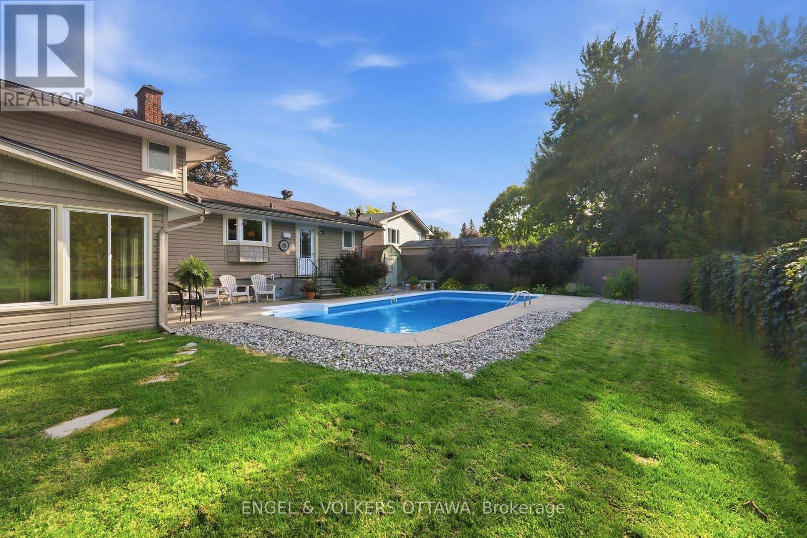 885 Plante Drive, Ottawa, ON