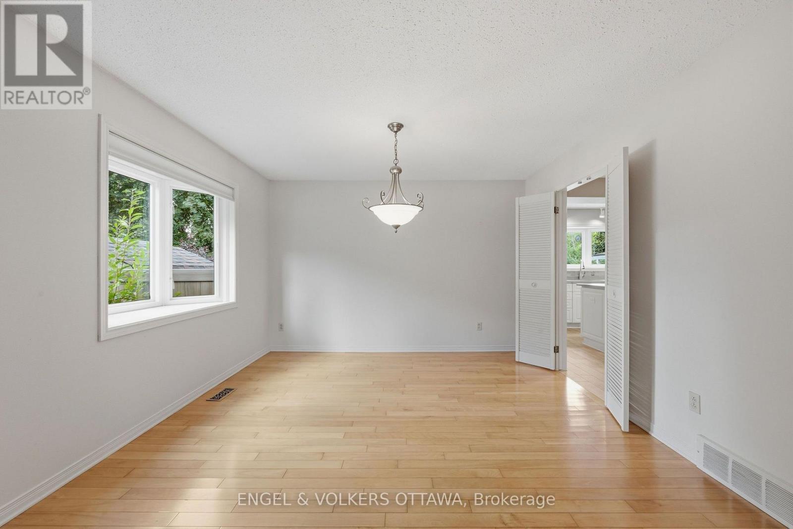 885 Plante Drive, Ottawa, ON