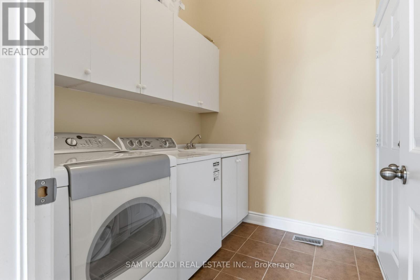 15 Eaglesprings Crescent, Brampton, ON