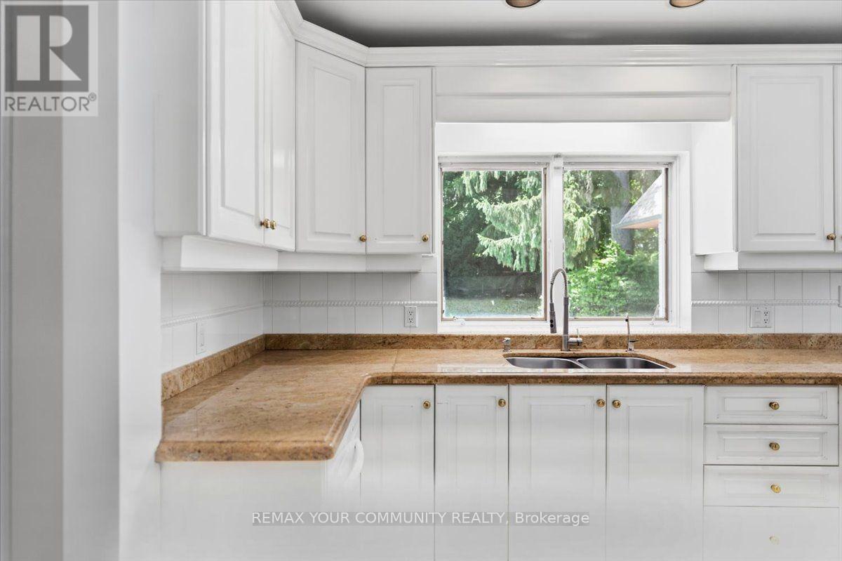 1528 Knareswood Drive, Mississauga, ON