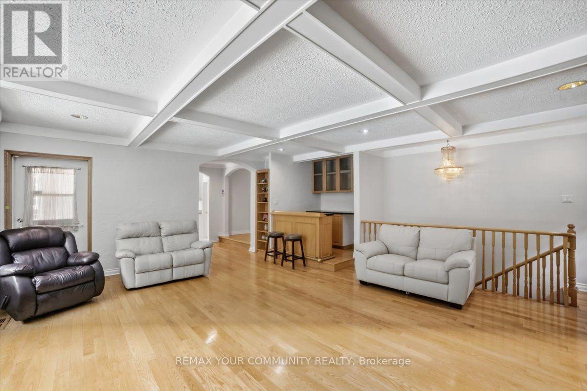 1528 Knareswood Drive, Mississauga, ON