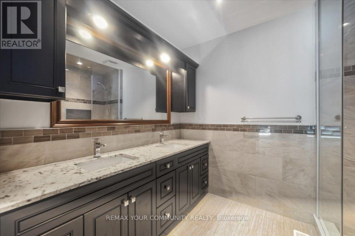 1528 Knareswood Drive, Mississauga, ON