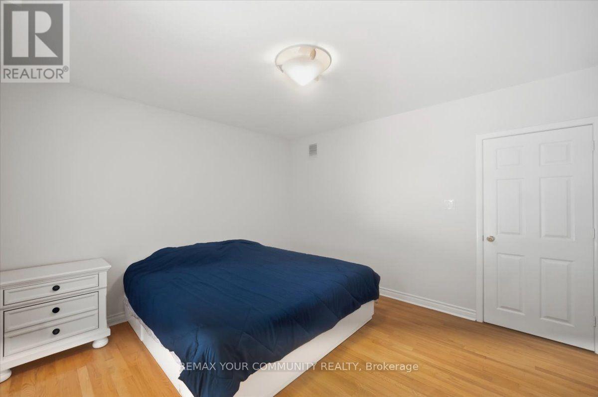 1528 Knareswood Drive, Mississauga, ON