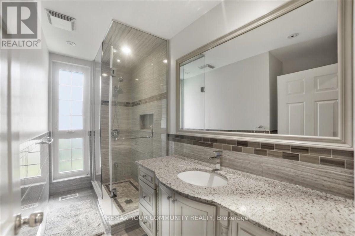 1528 Knareswood Drive, Mississauga, ON